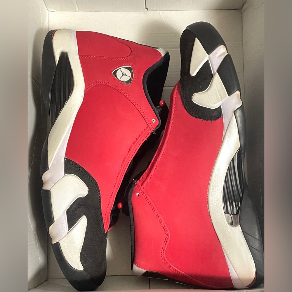 Jordan 14 Retro
Gym Red Toro

Size 11.5